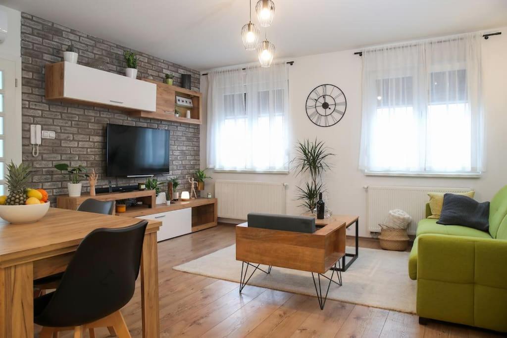 Apartament Nusha's Place